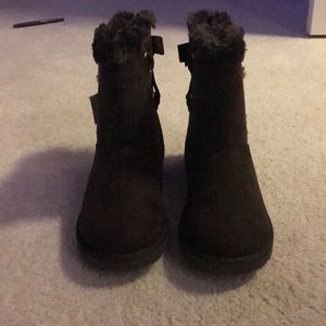 kids brand new brown fuzzy boots